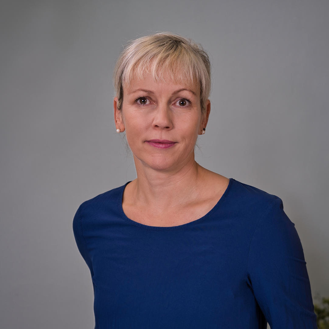 Porträtfoto von Dr. med. Nicole Dobbert, Fachärztin für Innere Medizin und Pneumologie
