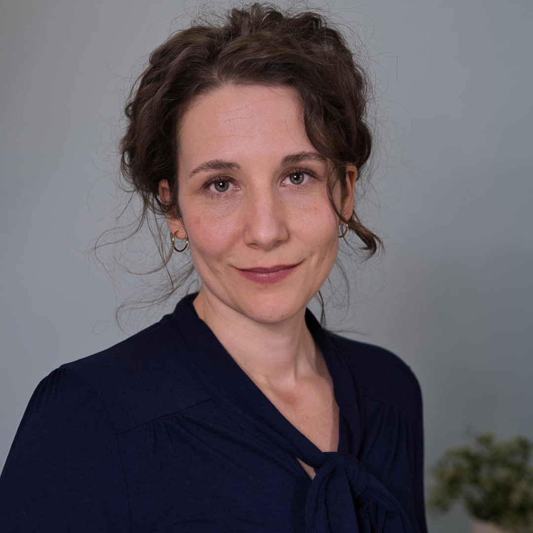 Porträtfoto von Yasmin Lorenz, Fachärztin für Allgemeinmedizin